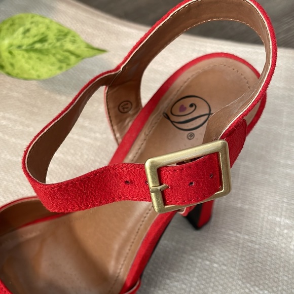 Red Faux Suede Platform Heels, size 7.5, 3.5” heel - Picture 7 of 8